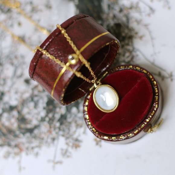 NEW 18K Gold Plated Vintage Retro Mother of Pearl Lolita Oval Pendant Necklace - Picture 6 of 11